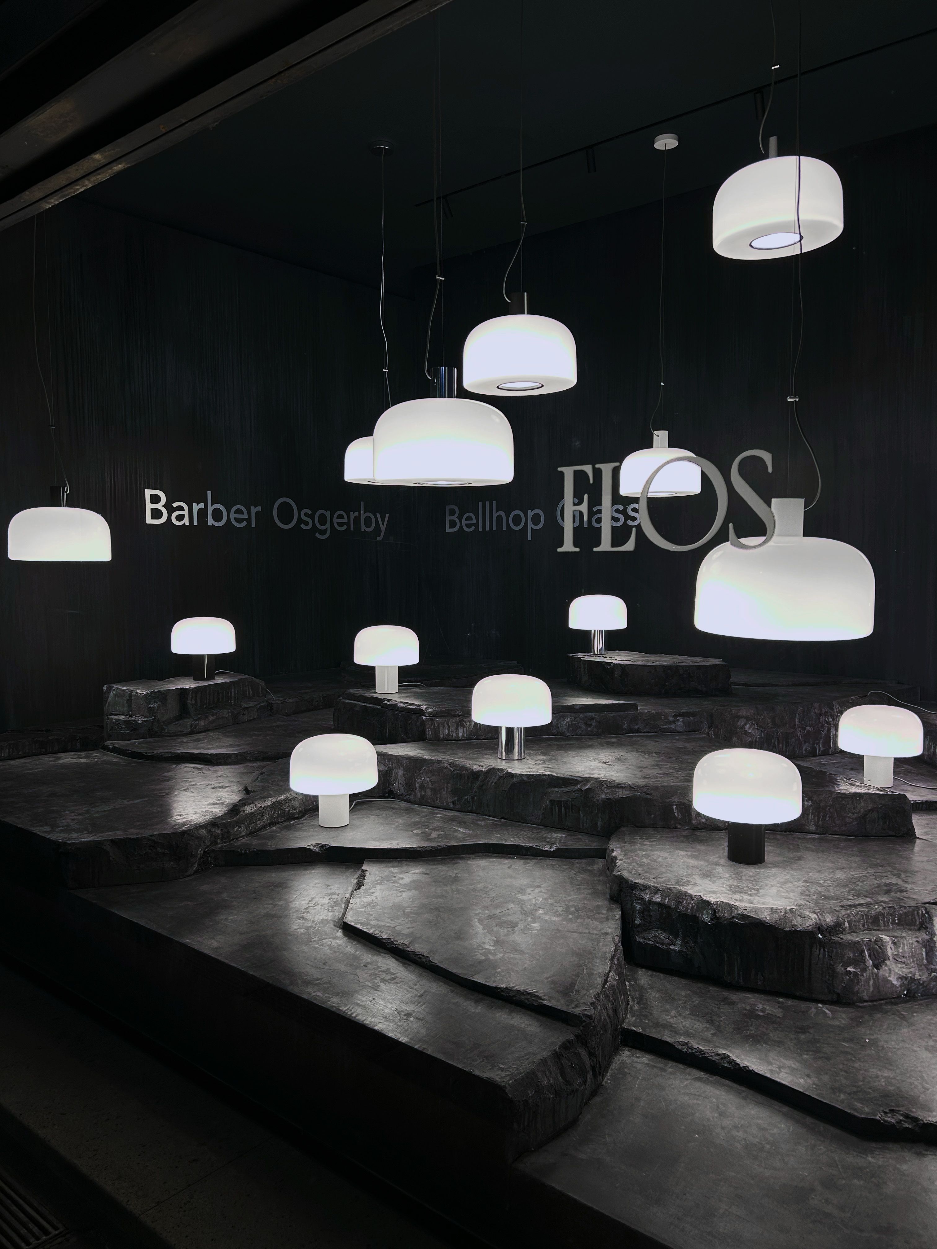 Vetrina showroom FLOS Dicembre 2024