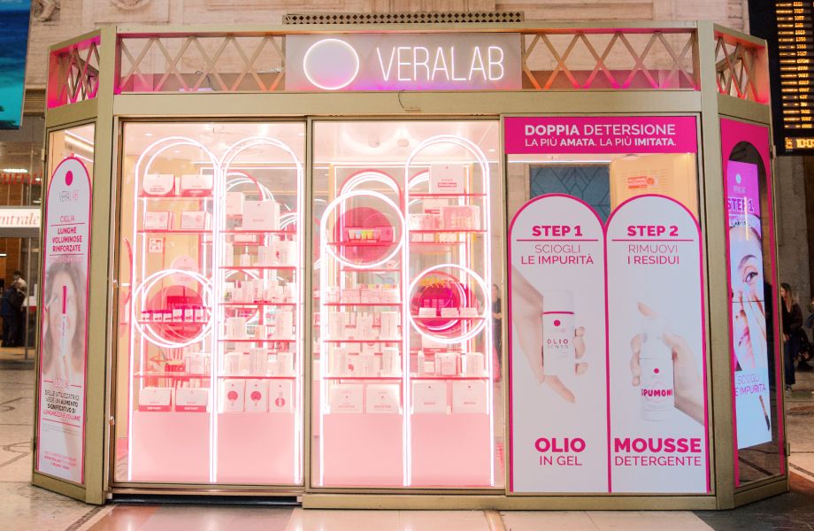 VeraLab temporary store in Milan central railway station